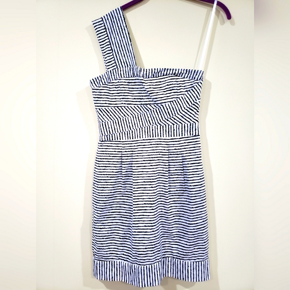 BCBGMAXAZRIA BLACK & WHITE STRIPES COCKTAIL DRESS Size 4